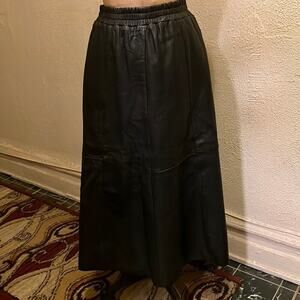 Vintage 1980's Saks Fifth Avenue Black A-Line Midi Leather Skirt Size M
